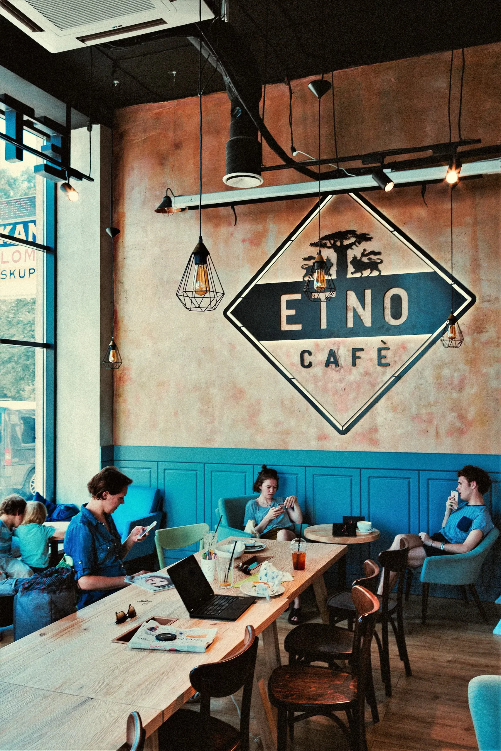 wnętrze Etno Cafe